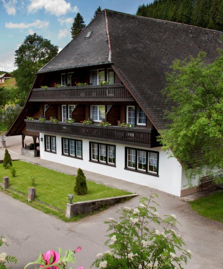 Hotel Zum Löwen - Unteres Wirtshaus Titisee-Neustadt Exterior foto