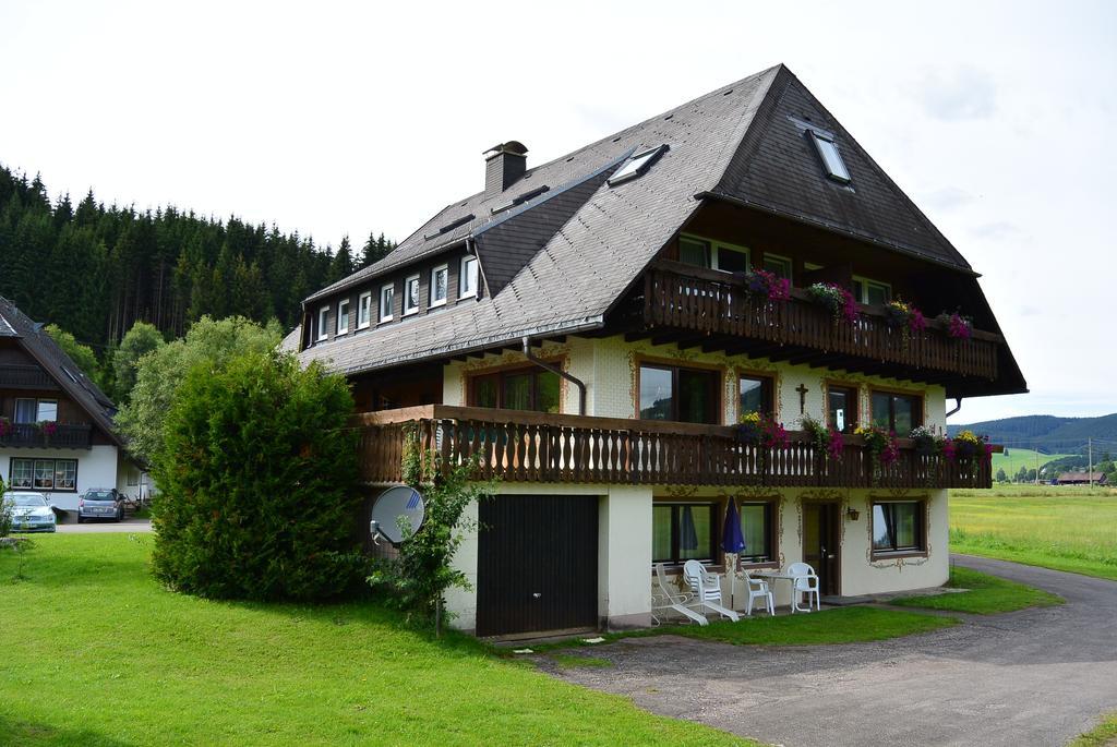 Hotel Zum Löwen - Unteres Wirtshaus Titisee-Neustadt Exterior foto