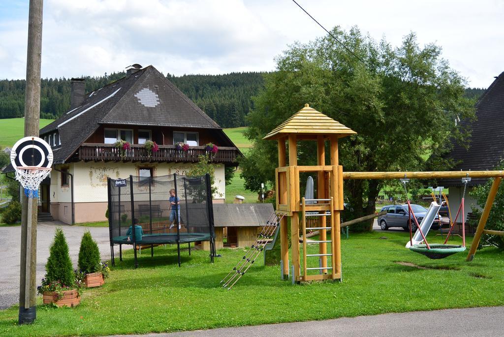 Hotel Zum Löwen - Unteres Wirtshaus Titisee-Neustadt Exterior foto