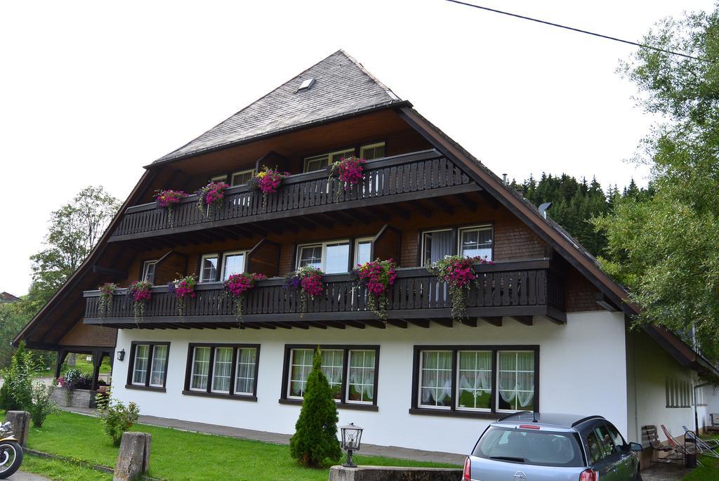 Hotel Zum Löwen - Unteres Wirtshaus Titisee-Neustadt Exterior foto